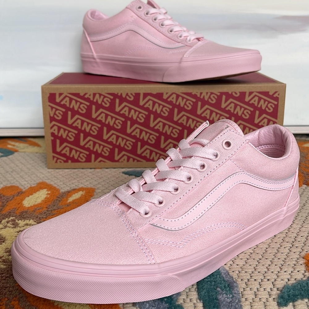 Vans WMNS Old Skool
Pastel Mono Pink
VN000CT8PNK 
Sneakers - Picture 3 of 16
